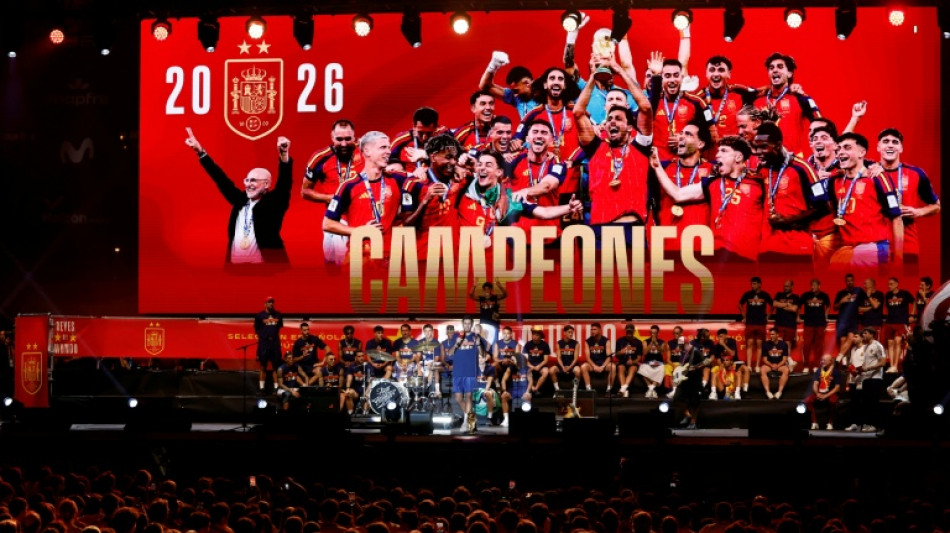 Los campeones del mundo de La Roja desfilan por Madrid ante millones de seguidores