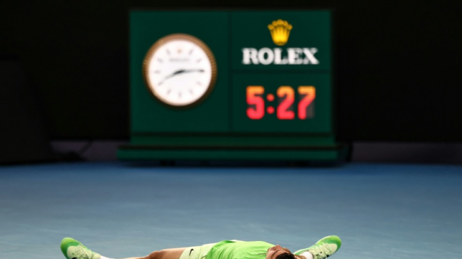 Alcaraz sobrevive a los calambres y a Zverev en &eacute;pica semifinal en Australia