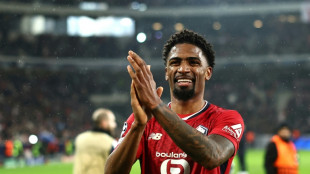 Zagueiro brasileiro Alexsandro, do Lille, passar&aacute; por cirurgia no quadr&iacute;ceps