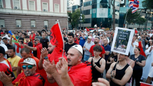 Miles de albaneses protestan contra Kanye West y un complejo tur&iacute;stico vinculado a Trump