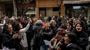 Protesta de comadronas en Atenas contra prohibici&oacute;n de asistir partos sin supervisi&oacute;n de un m&eacute;dico