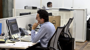 Borsa: Milano gira in calo (-0,15%), sprint di Stm, deboli Moncler e Cucinelli