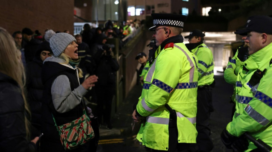Brit&acirc;nico que matou tr&ecirc;s meninas na Inglaterra &eacute; condenado a pelo menos 52 anos de pris&atilde;o