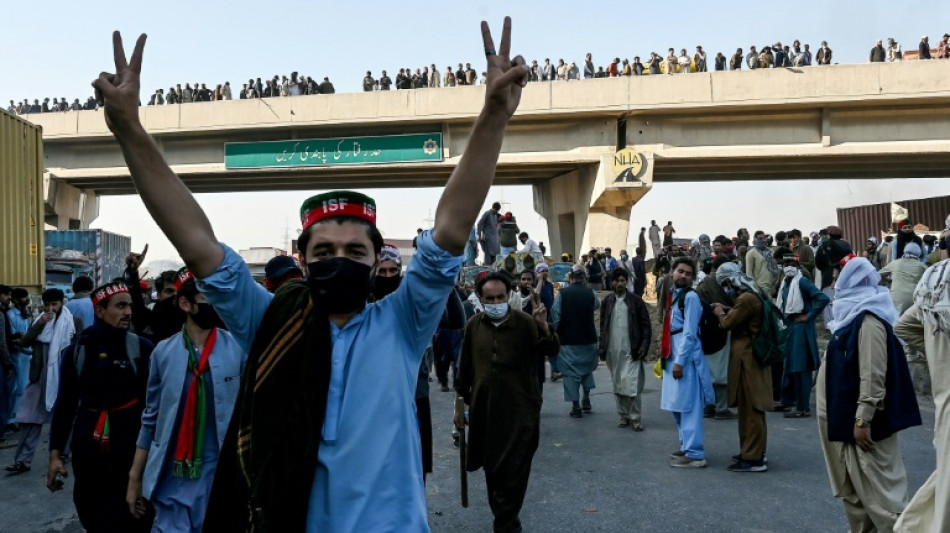 Affrontements meurtriers entre partisans d'Imran Khan et forces de s&eacute;curit&eacute; &agrave; Islamabad