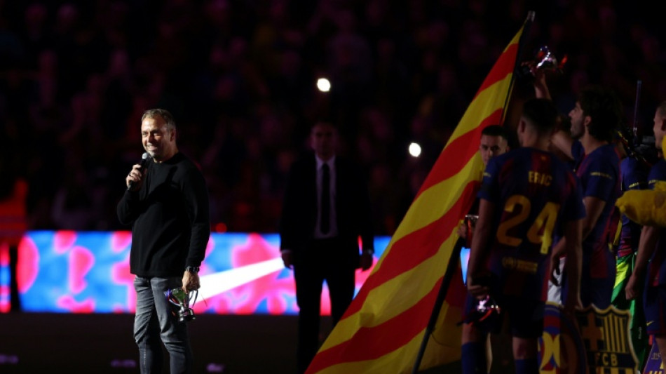 Flick extends contract with Barcelona