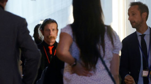 Emotionale Aussage von S&auml;nger der Eagles of Death Metal im Bataclan-Prozess