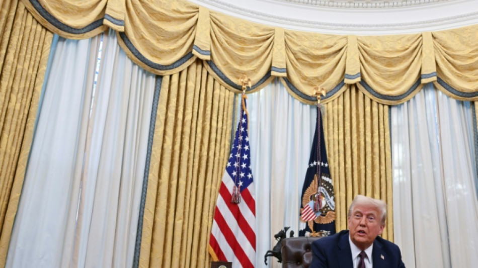 Trump visita California en plenos incendios forestales