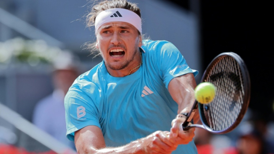 Zverev e Medvedev sofrem mas avan&ccedil;am &agrave; 3&ordf; rodada do Masters 1000 de Madri
