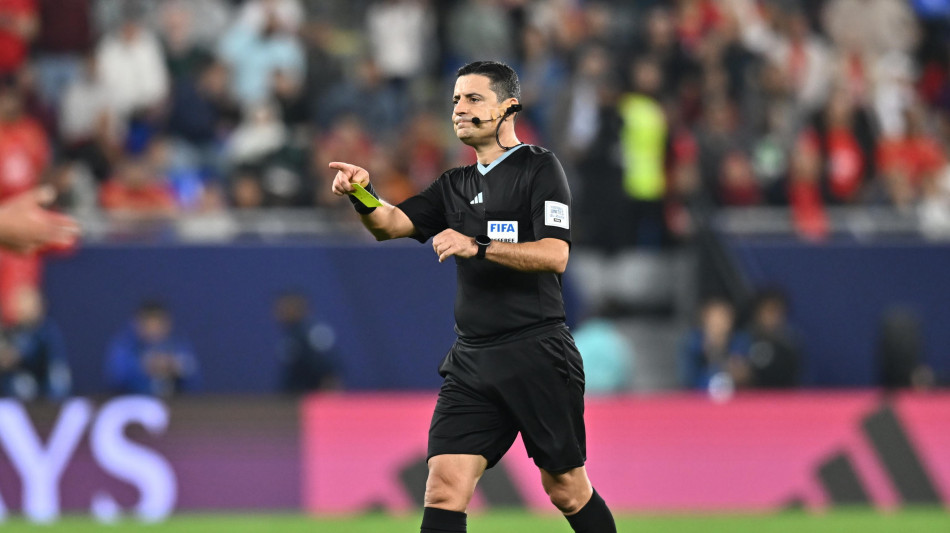 Calcio: Mondiale club, la Fifa userà l'AI per il fuorigioco