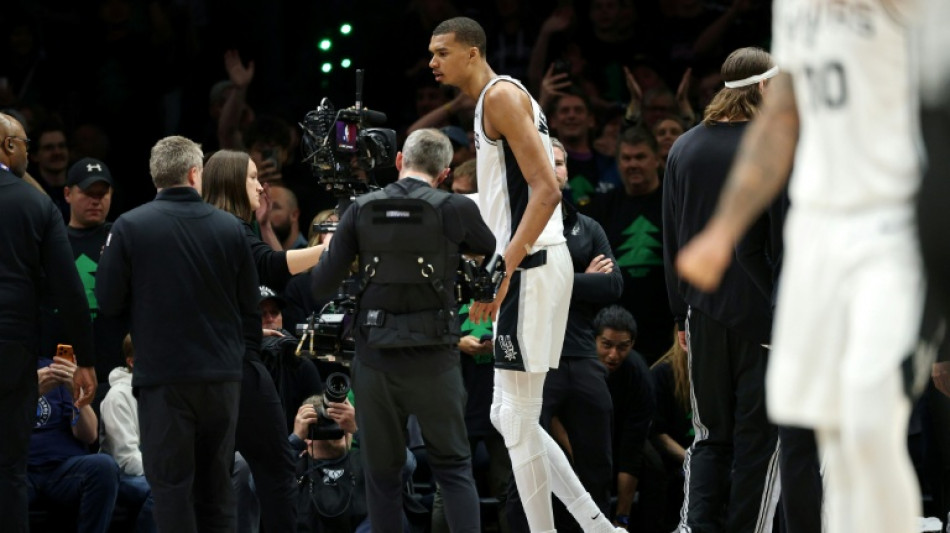 Play-offs NBA: pas de sanction suppl&eacute;mentaire pour Wembanyama, disponible mardi