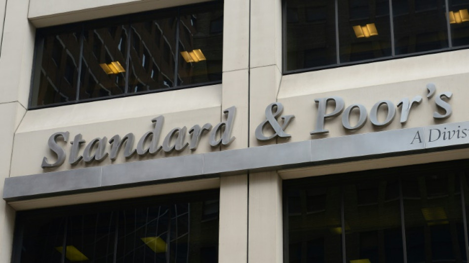 Rattrap&eacute;e par ses d&eacute;ficits, la France voit sa note souveraine abaiss&eacute;e par S&P