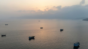 Iran strikes Gulf neighbours after new US attacks 