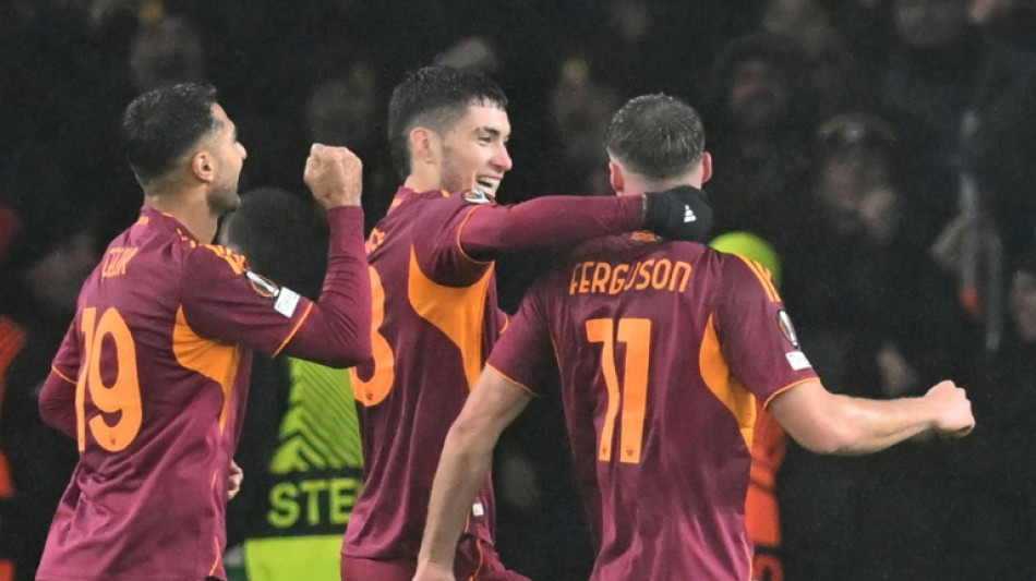 Roma vence Lecce (2-0) e recupera quarto lugar no Italiano