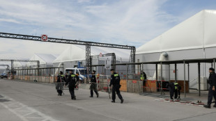Gro&szlig;es Wohnzelt in zentraler Fl&uuml;chtlingsunterkunft in Berlin abgebrannt