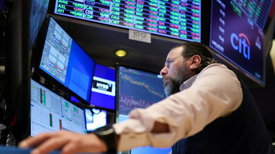Wall Street glisse, minée par l'inflation américaine