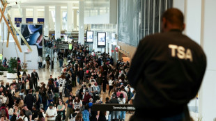 Congresso dos EUA segue sem acordo que permita encerrar caos em aeroportos