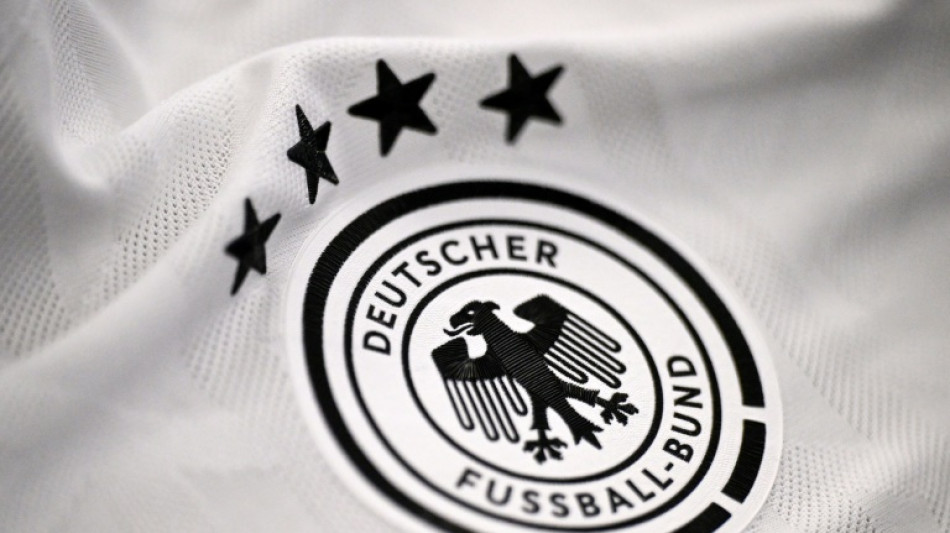 Entsetzte Politiker wegen DFB-Entscheidung f&uuml;r Nike statt Adidas