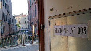 Alle 12 affluenza al voto per le amministrative poco sotto il 15%