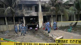 Número de mortos em queda de avião militar em escola de Bangladesh sobe para 27
