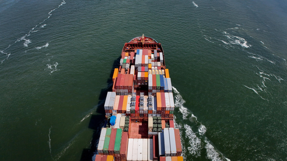 Maersk, 'una nostra nave ha lasciato Hormuz sotto scorta militare Usa'