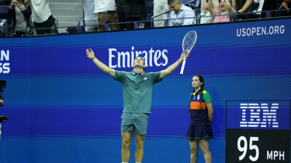 Late-night Paul battles through at US Open in 1:46 am finish