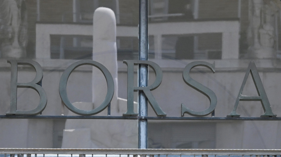 Borsa: Milano amplia il calo (-3%), giù Tenaris e Saipem