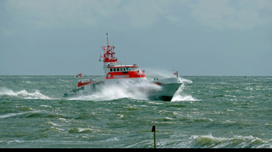 Fischer st&uuml;rzt vor Borkum in Nordsee: Suche in der Nacht ergebnislos eingestellt