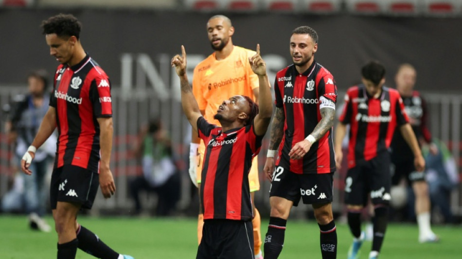 Nice goleia Saint-&Eacute;tienne (4-1) na repescagem e se mant&eacute;m na primeira divis&atilde;o francesa