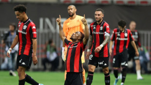 Nice goleia Saint-&Eacute;tienne (4-1) na repescagem e se mant&eacute;m na primeira divis&atilde;o francesa