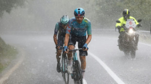 Eulalio seizes control of drenched Giro d'Italia