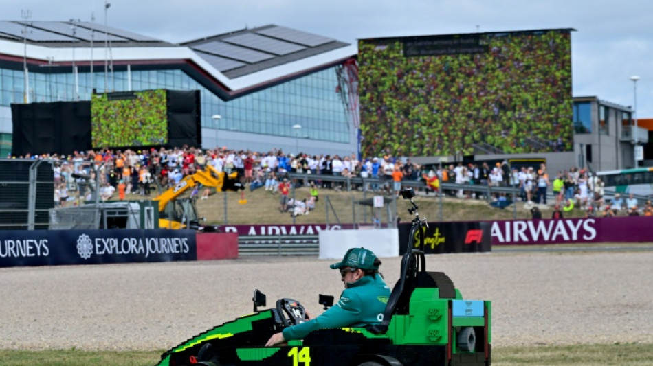 Fernando Alonso logra una victoria en Silverstone... en un kart de LEGO