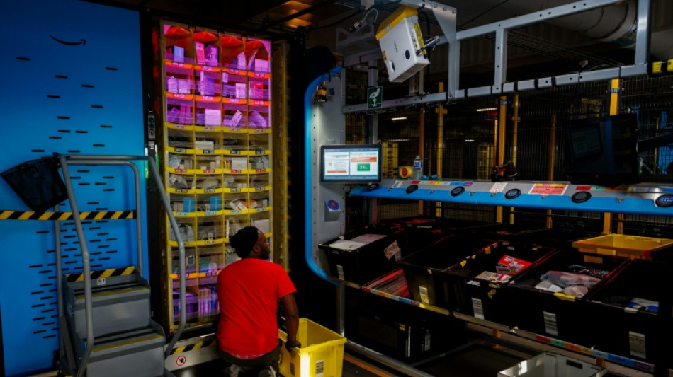 Dans un entrep&ocirc;t robotis&eacute; d'Amazon, l'algorithme dicte la cadence des f&ecirc;tes