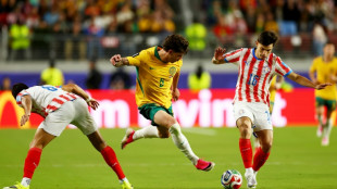 Austr&aacute;lia vai aos 16-avos ap&oacute;s empatar (0-0) com Paraguai, que ter&aacute; de esperar outros resultados