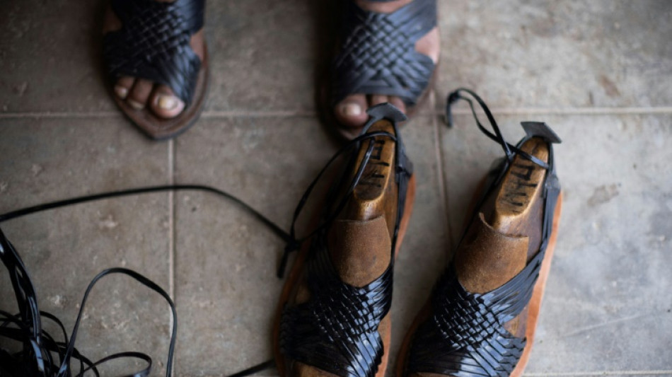 Adidas entschuldigt sich in Mexiko f&uuml;r Verwendung von indigenem Design bei Schuh-Modell