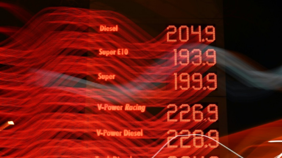 Spritpreise steigen weiter - Kartellamt d&auml;mpft Hoffnung auf rasche Abhilfe