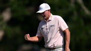 Snedeker captures PGA Myrtle Beach Classic title