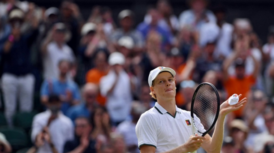 Sinner sofre na estreia, mas avan&ccedil;a &agrave; 2&ordf; rodada de Wimbledon