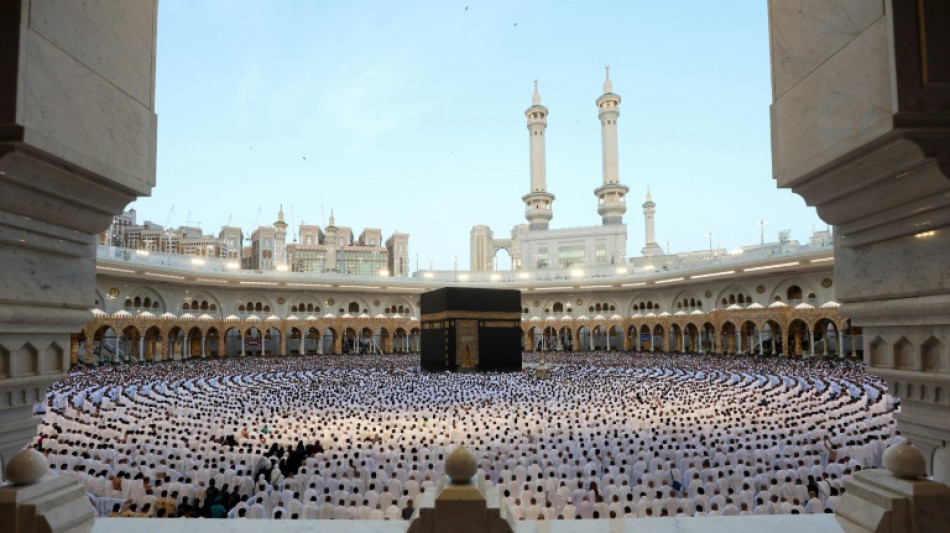 Ar&aacute;bia Saudita refor&ccedil;a controles para peregrina&ccedil;&atilde;o a Meca ap&oacute;s mortes pelo calor