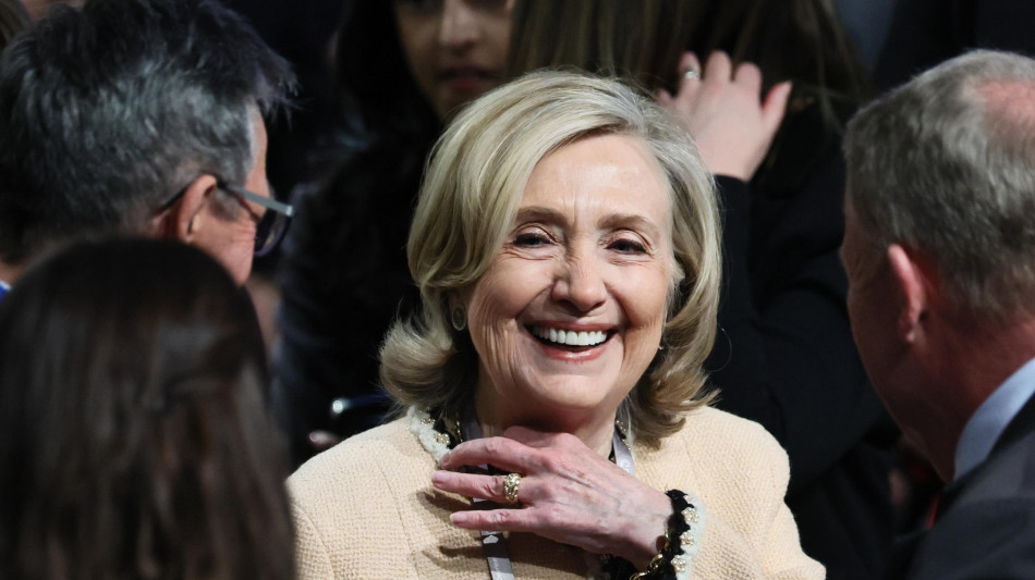 Hillary ribadisce, 'non conoscevo Epstein, voglio che la verit&agrave; venga fuori'