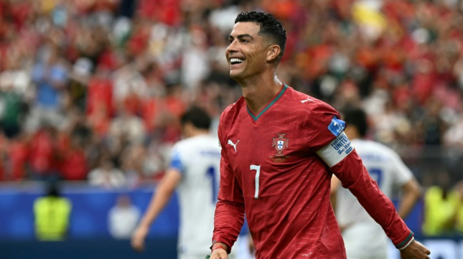 CR7 faz dois e Portugal goleia Uzbequist&atilde;o (5-0) na Copa do Mundo