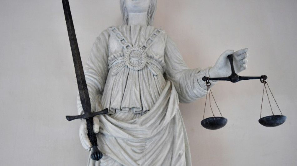 Urteil: &Auml;tzende Fl&uuml;ssigkeit darf nicht in Limonadenflasche aufbewahrt werden