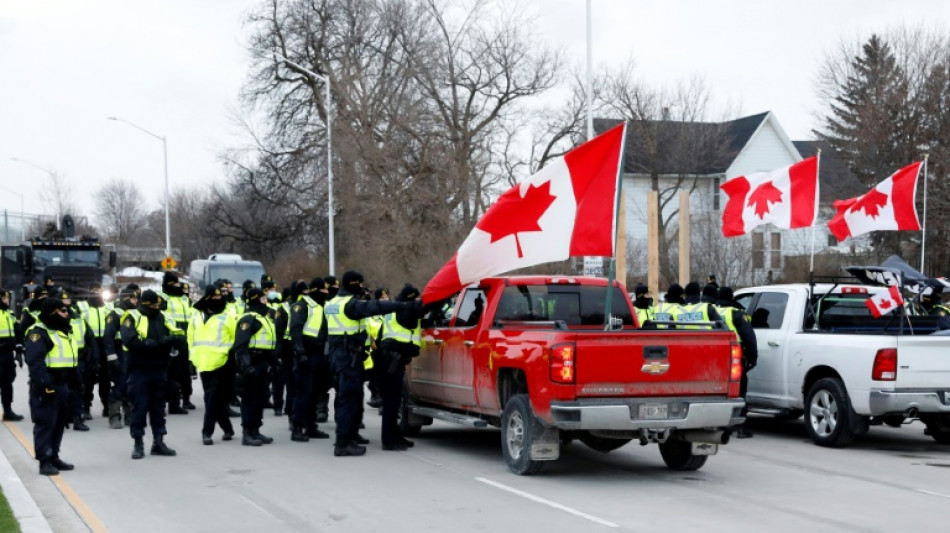 Reabre paso fronterizo clave entre Canad&aacute; y EEUU tras bloqueo contra medidas anticovid