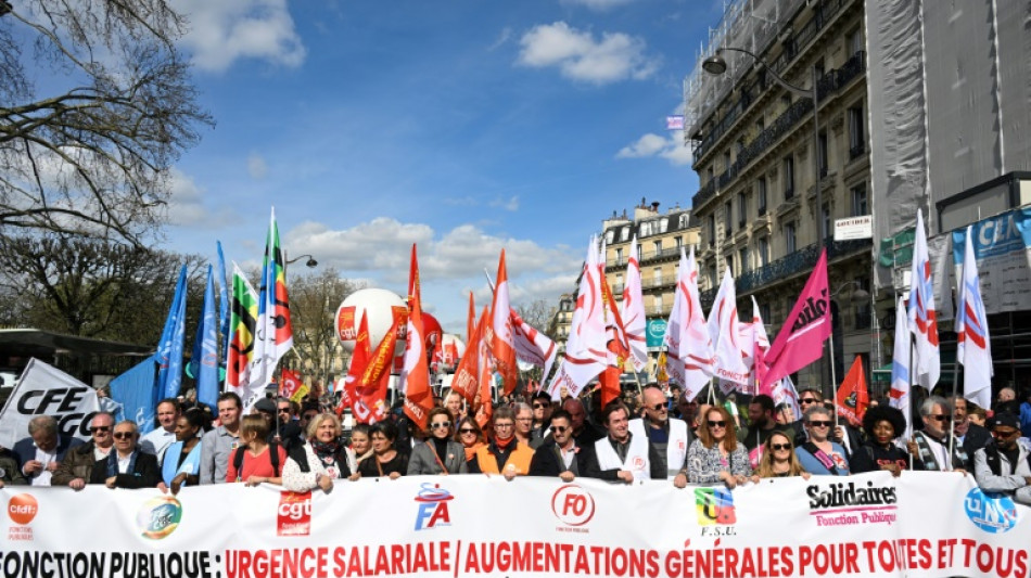 Fonctionnaires: faible mobilisation pour r&eacute;clamer des hausses de salaires