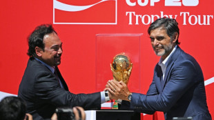 Trof&eacute;u da Copa do Mundo da Fifa chega ao M&eacute;xico para iniciar sua turn&ecirc; em Guadalajara ap&oacute;s onda de viol&ecirc;ncia