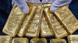 L'oro &egrave; stabile in avvio, contratto spot a 4.397,37 dollari l'oncia