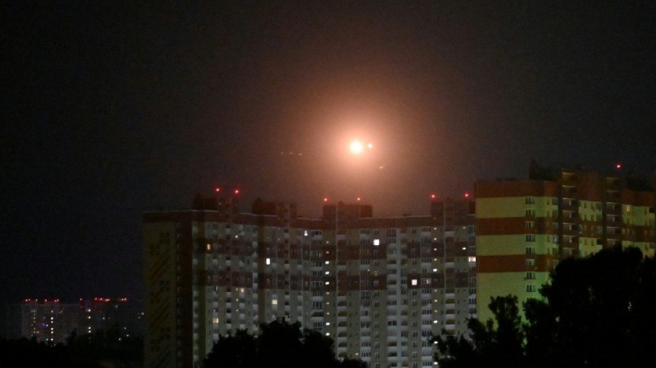 Intensos bombardeios russos matam quatro pessoas em Kiev e arredores