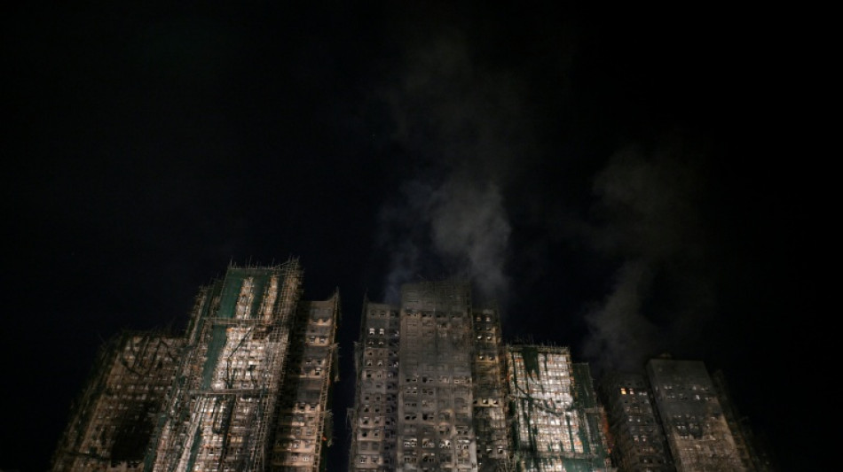 El peor incendio en d&eacute;cadas en Hong Kong deja 94 muertos y numerosos desaparecidos
