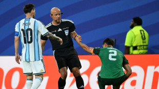 Arg&eacute;lia apresenta reclama&ccedil;&atilde;o &agrave; Fifa por 'arbitragem injusta' em jogo contra Argentina