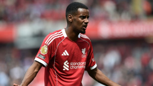 Liverpool frustrated by Chelsea draw, Man Utd held at Sunderland