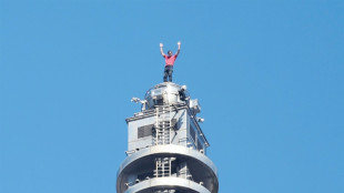 American daredevil free-climbs Taiwan's tallest building